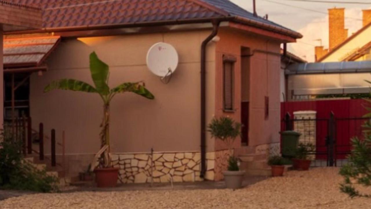 Ivanhoe Apartman Apartment Nyirbator Ngoại thất bức ảnh