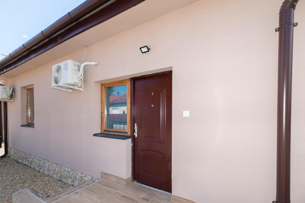 Ivanhoe Apartman Apartment Nyirbator Ngoại thất bức ảnh