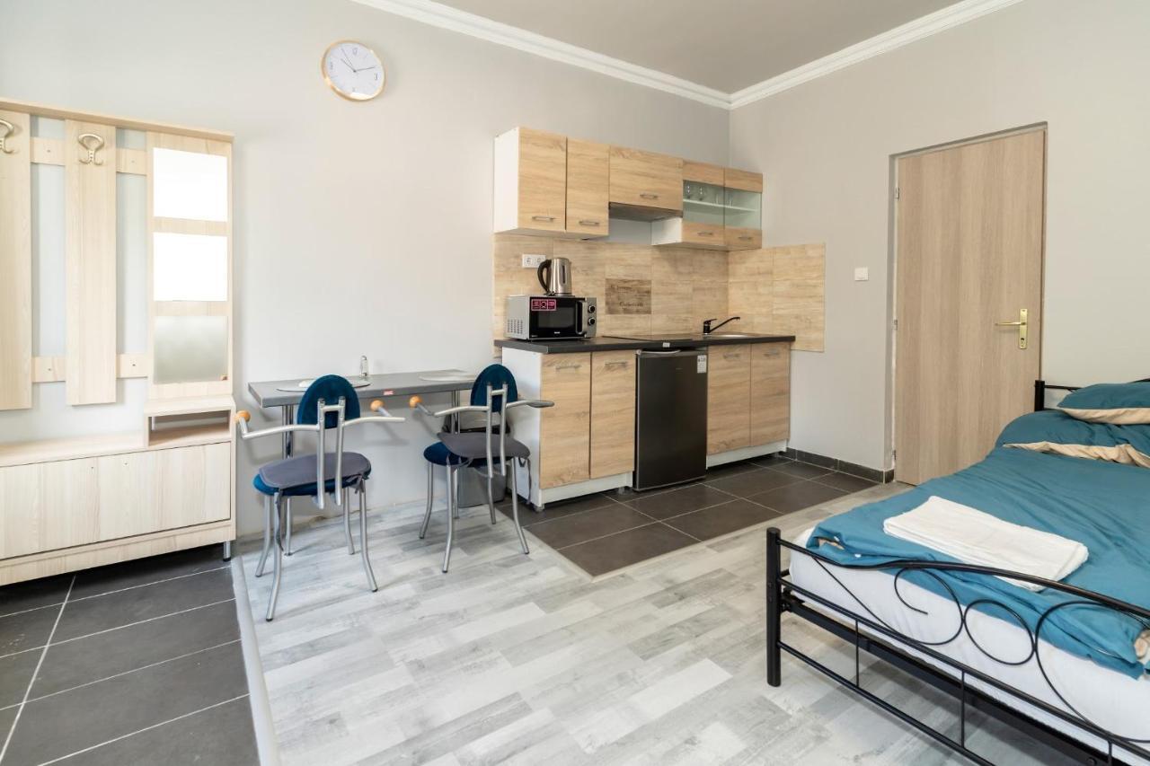 Ivanhoe Apartman Apartment Nyirbator Ngoại thất bức ảnh
