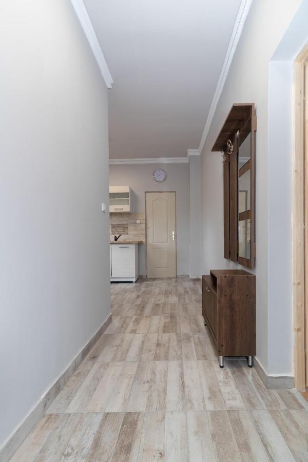 Ivanhoe Apartman Apartment Nyirbator Ngoại thất bức ảnh