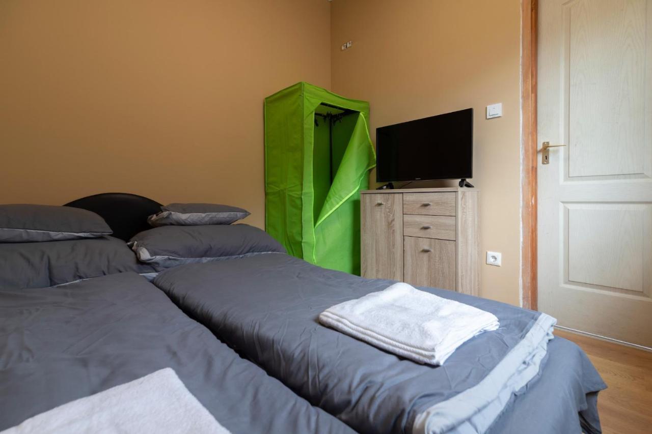 Ivanhoe Apartman Apartment Nyirbator Ngoại thất bức ảnh
