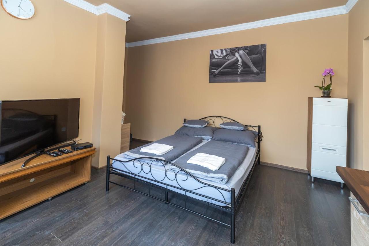 Ivanhoe Apartman Apartment Nyirbator Ngoại thất bức ảnh