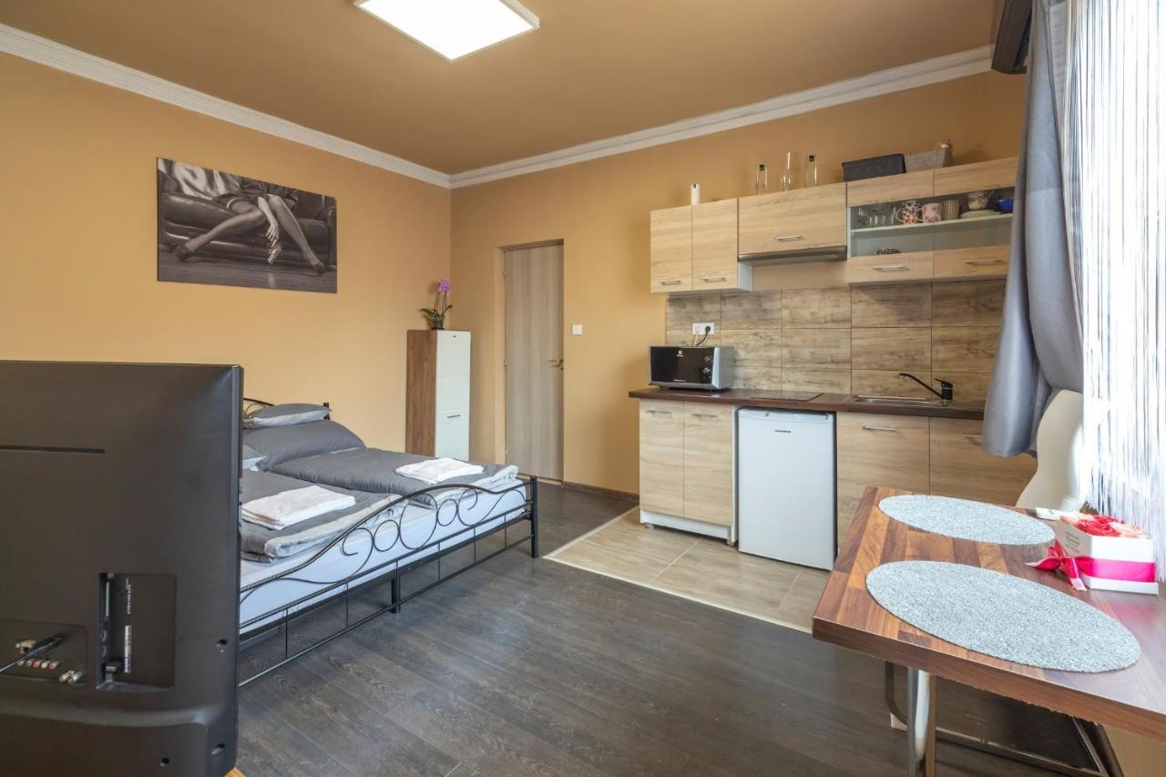 Ivanhoe Apartman Apartment Nyirbator Ngoại thất bức ảnh