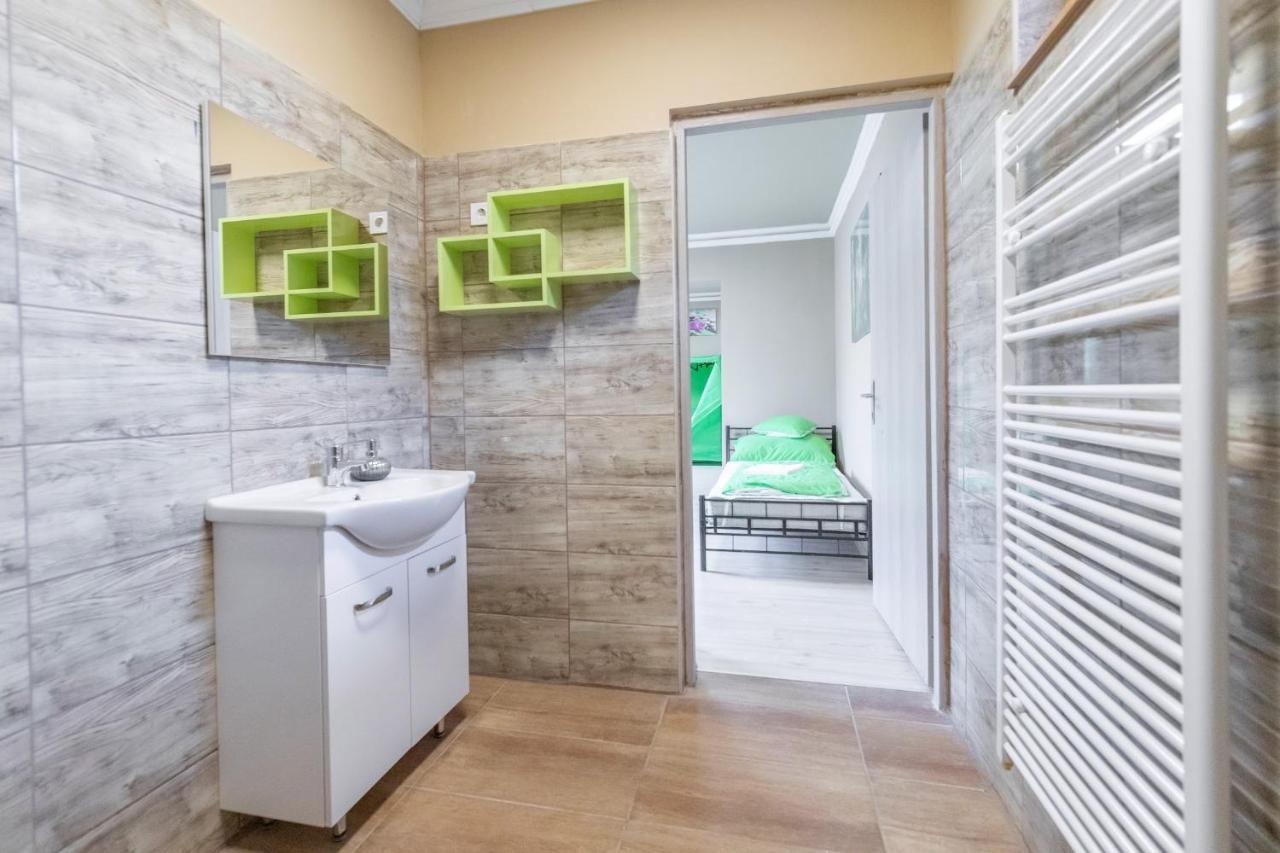 Ivanhoe Apartman Apartment Nyirbator Ngoại thất bức ảnh