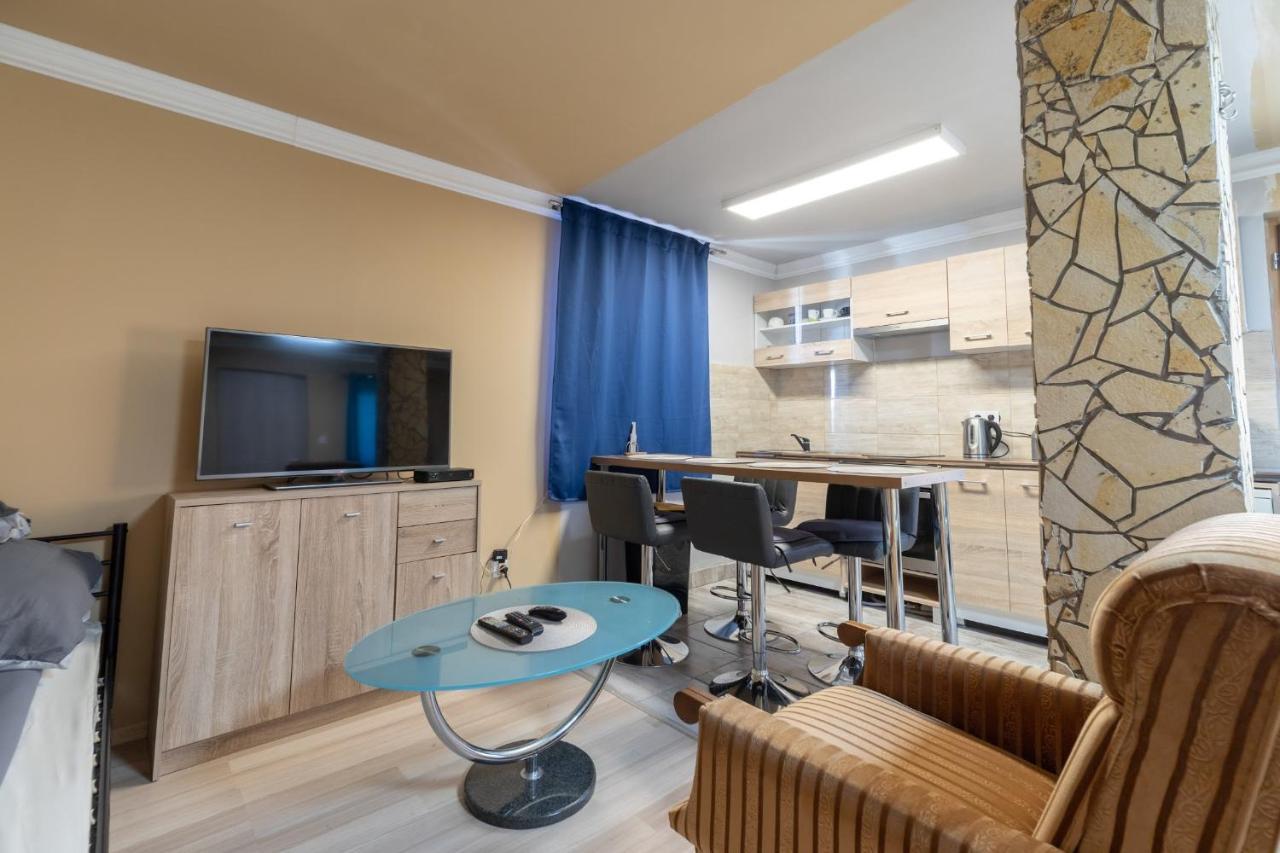 Ivanhoe Apartman Apartment Nyirbator Ngoại thất bức ảnh