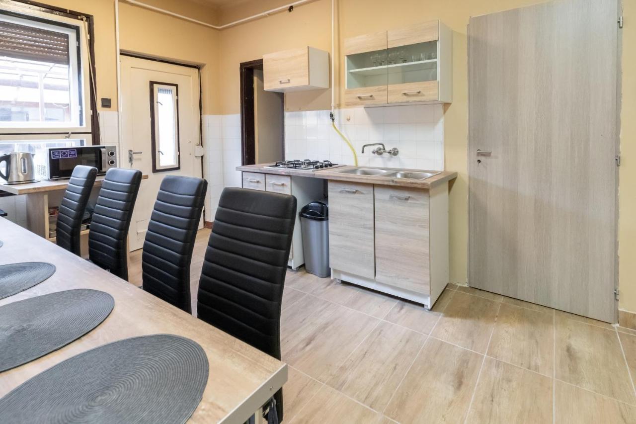 Ivanhoe Apartman Apartment Nyirbator Ngoại thất bức ảnh