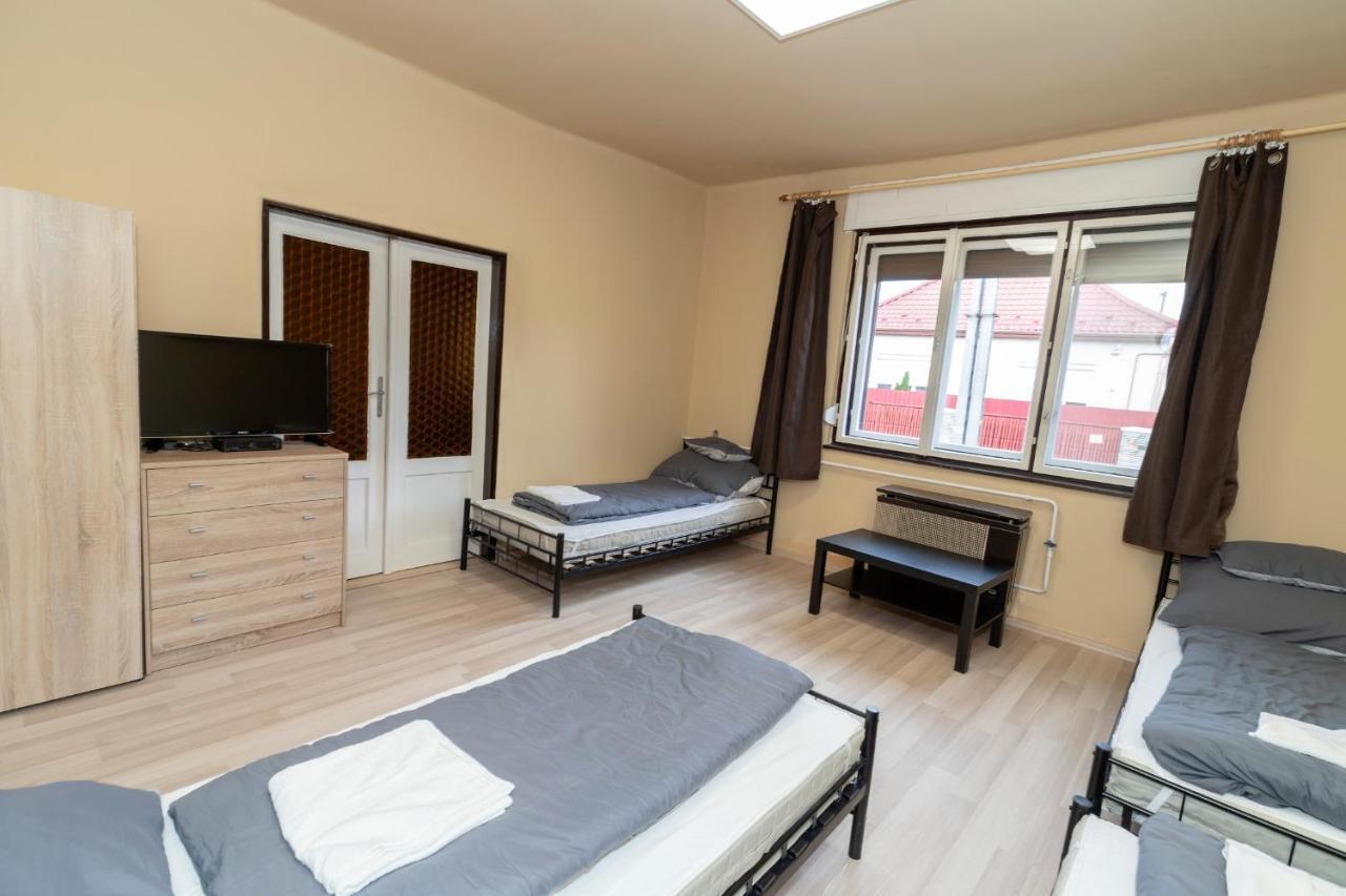 Ivanhoe Apartman Apartment Nyirbator Ngoại thất bức ảnh